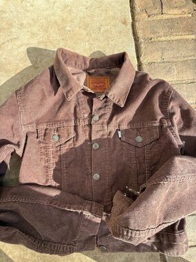 Vintage *Rare* Women’s Levi's Brown Corduroy Trucker Jacket